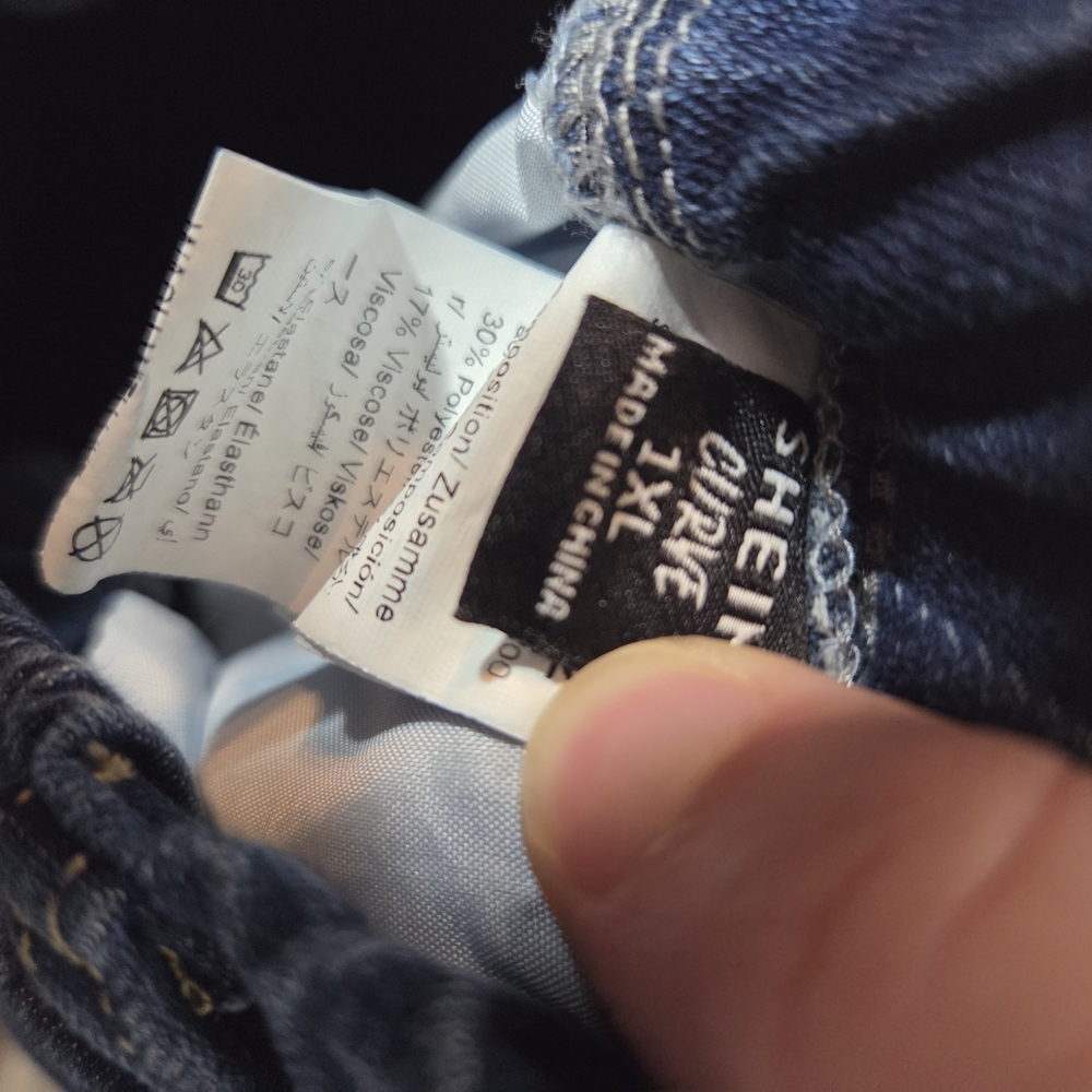SHEIN Curve 1xl Dark Blue Denim Jeans Capri Pants Normcore - Picture 3 of 4